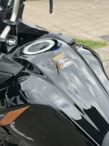 愛車に止まったトンボをパシャリ